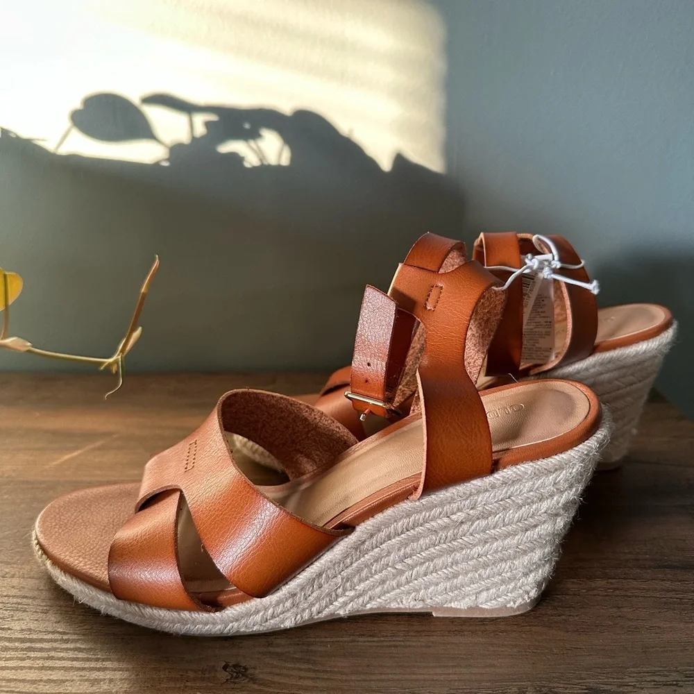 Women’s Old Navy Cognac Wedge Sandals with Ankle Strap. NWT, Size 9.